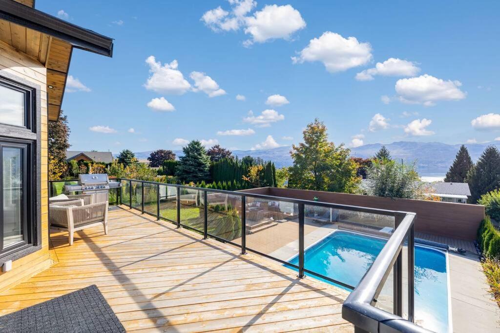 Luxurious 5 Bedroom House With Pool & Sauna West Kelowna Exteriér fotografie