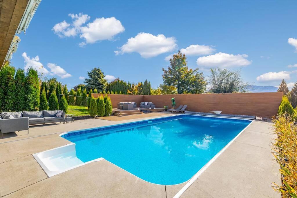 Luxurious 5 Bedroom House With Pool & Sauna West Kelowna Exteriér fotografie