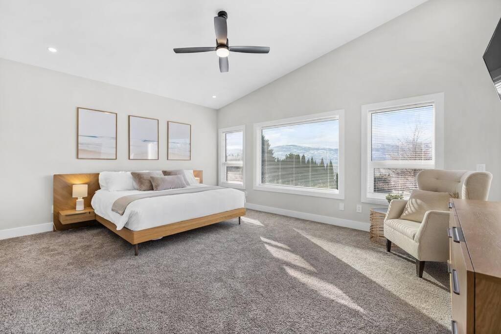 Luxurious 5 Bedroom House With Pool & Sauna West Kelowna Exteriér fotografie