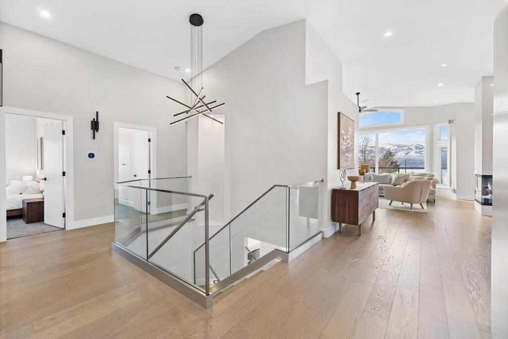 Luxurious 5 Bedroom House With Pool & Sauna West Kelowna Exteriér fotografie