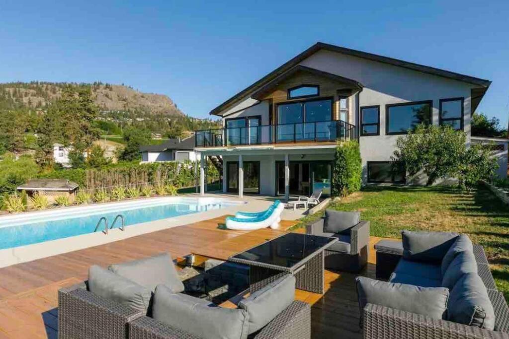 Luxurious 5 Bedroom House With Pool & Sauna West Kelowna Exteriér fotografie