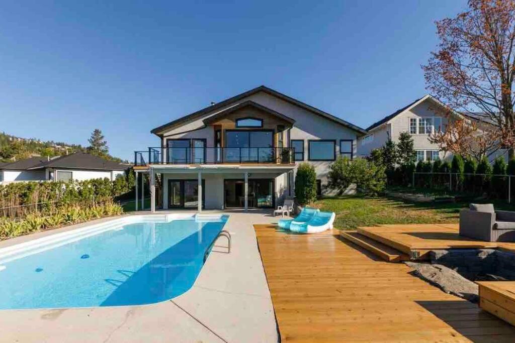 Luxurious 5 Bedroom House With Pool & Sauna West Kelowna Exteriér fotografie