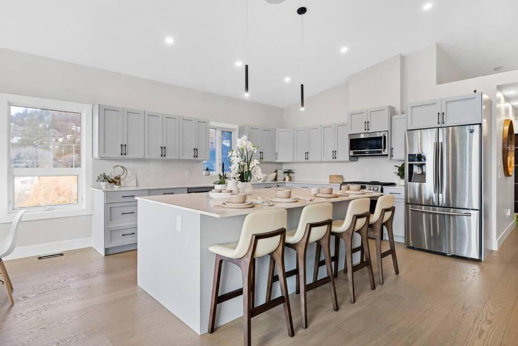 Luxurious 5 Bedroom House With Pool & Sauna West Kelowna Exteriér fotografie