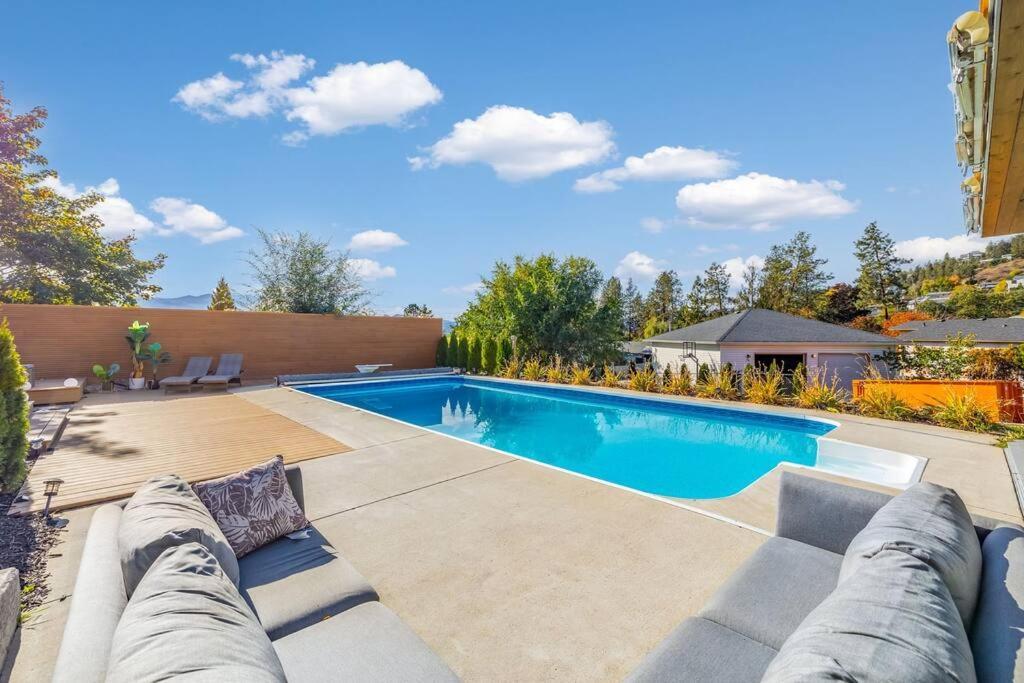 Luxurious 5 Bedroom House With Pool & Sauna West Kelowna Exteriér fotografie
