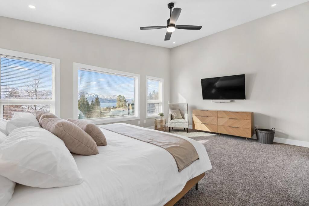 Luxurious 5 Bedroom House With Pool & Sauna West Kelowna Exteriér fotografie