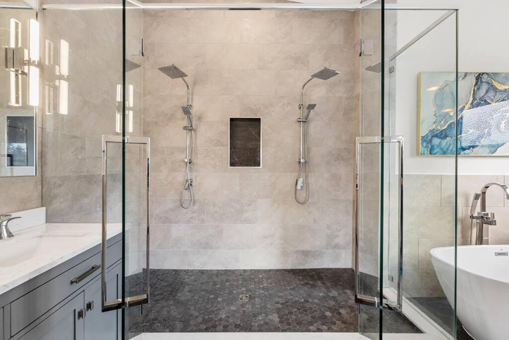 Luxurious 5 Bedroom House With Pool & Sauna West Kelowna Exteriér fotografie