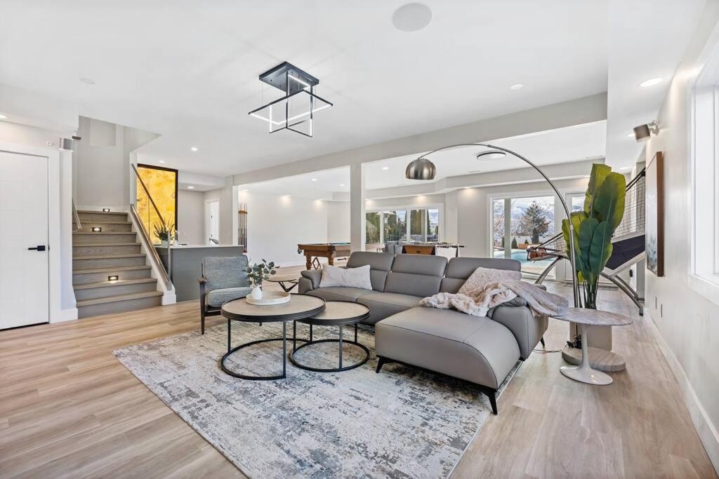 Luxurious 5 Bedroom House With Pool & Sauna West Kelowna Exteriér fotografie