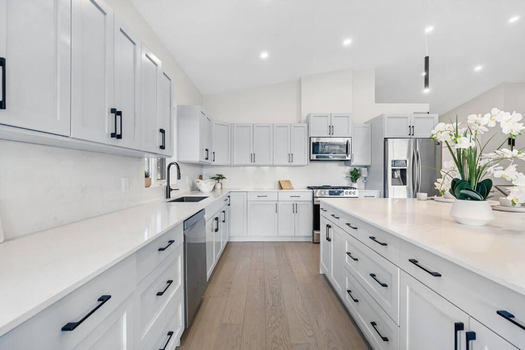 Luxurious 5 Bedroom House With Pool & Sauna West Kelowna Exteriér fotografie