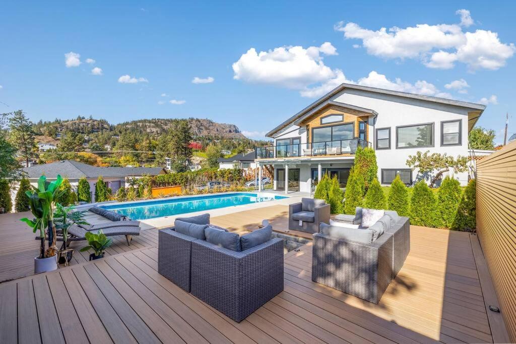 Luxurious 5 Bedroom House With Pool & Sauna West Kelowna Exteriér fotografie