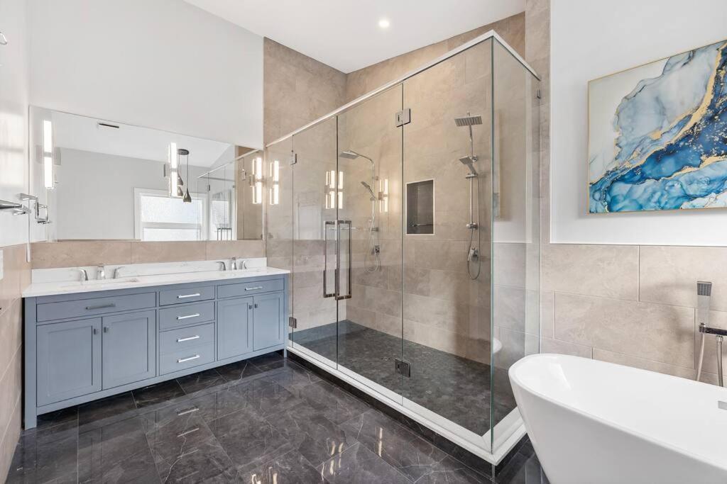 Luxurious 5 Bedroom House With Pool & Sauna West Kelowna Exteriér fotografie