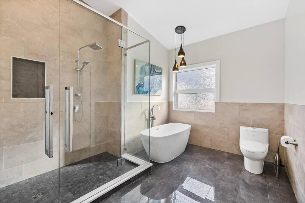 Luxurious 5 Bedroom House With Pool & Sauna West Kelowna Exteriér fotografie
