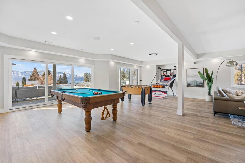 Luxurious 5 Bedroom House With Pool & Sauna West Kelowna Exteriér fotografie