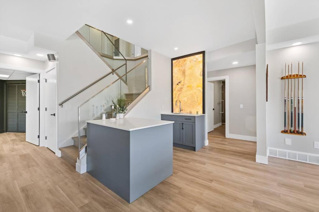Luxurious 5 Bedroom House With Pool & Sauna West Kelowna Exteriér fotografie