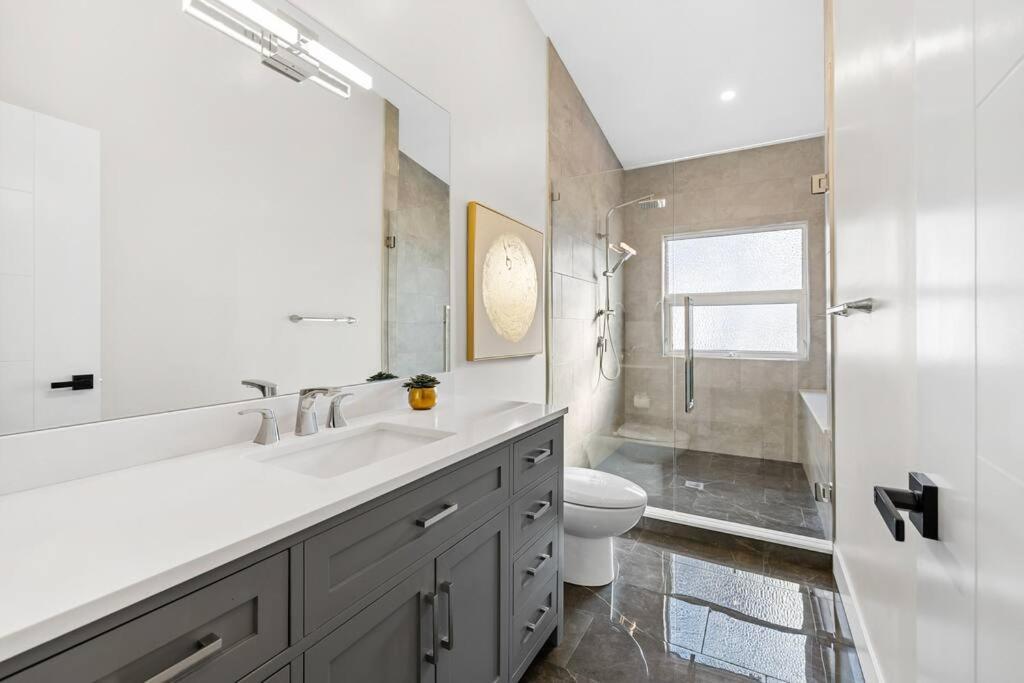 Luxurious 5 Bedroom House With Pool & Sauna West Kelowna Exteriér fotografie