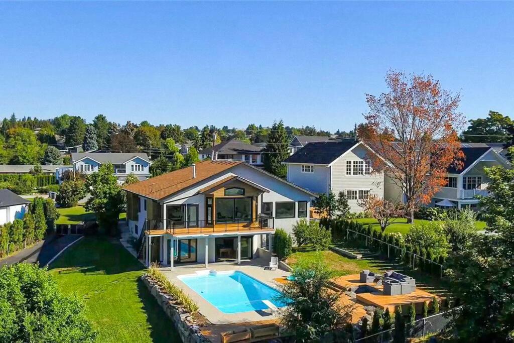 Luxurious 5 Bedroom House With Pool & Sauna West Kelowna Exteriér fotografie